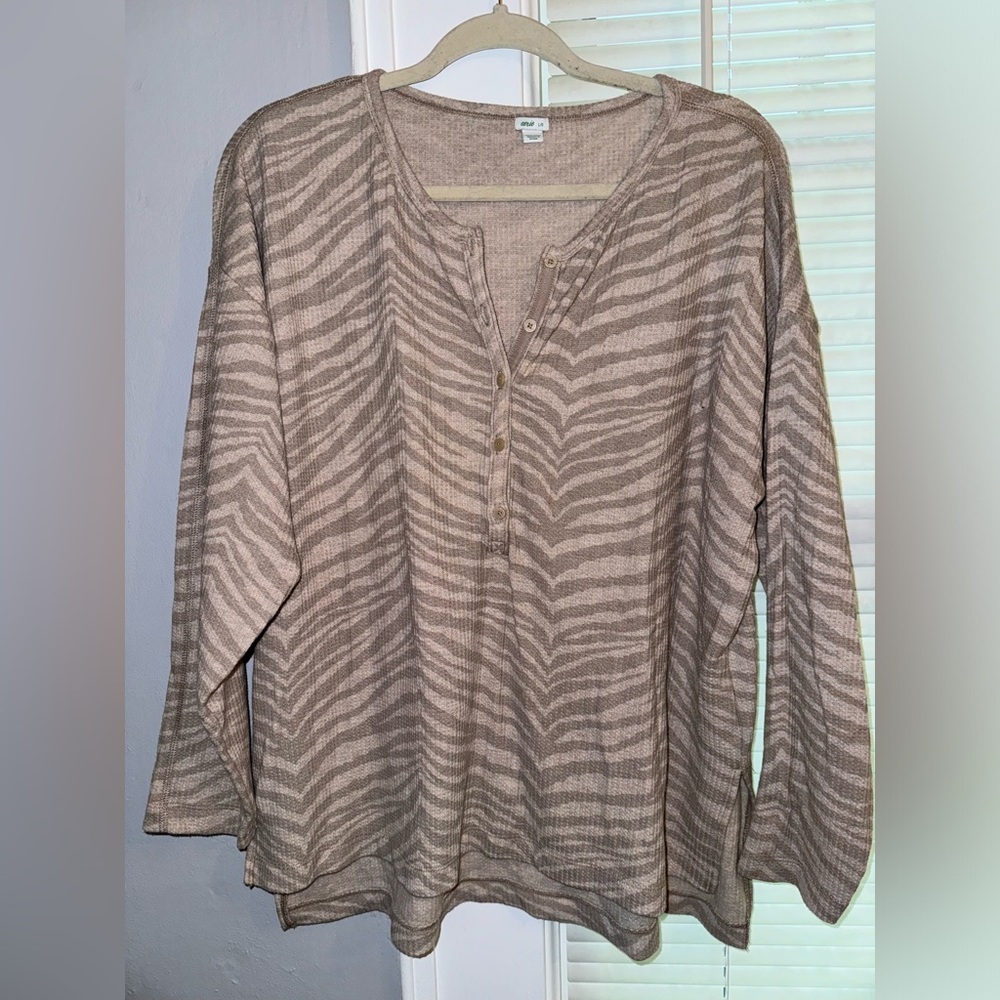Aerie neutral zebra print Henley long sleeve top - large